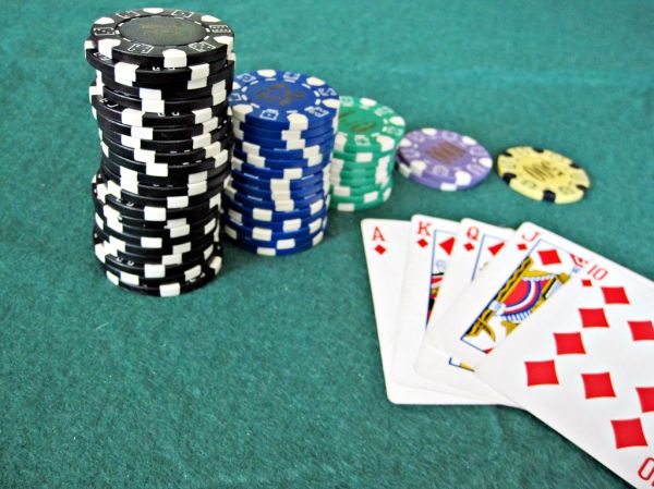 https://www.reddit.com/r/poker/comments/1u72l2x/unluckiest_player_at_wsop/ - WSOP最倒霉玩家?从一手牌看德州扑克的波动与心态管理