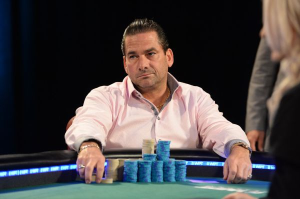 https://www.reddit.com/r/poker/comments/1u72l2x/unluckiest_player_at_wsop/ - WSOP最倒霉玩家?从一手牌看德州扑克的波动与心态管理