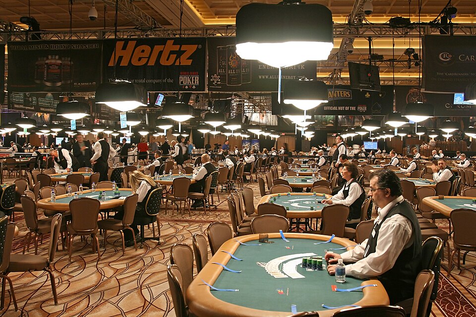 WSOP主赛冠军奖金多少 - WSOP主赛冠军奖金多少?从历史峰值到近年趋势全解析